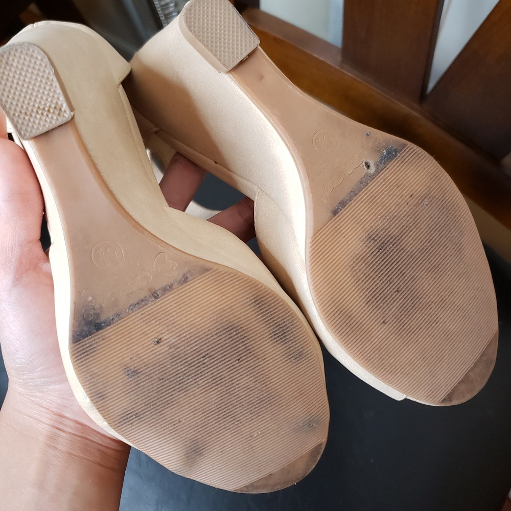 Heels - Picture 4 of 5